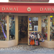 Damaï Perpignan propose des vêtements Femme, des objets artisanaux: bijoux, déco provenant de Bali, du Népal ou d'Inde 