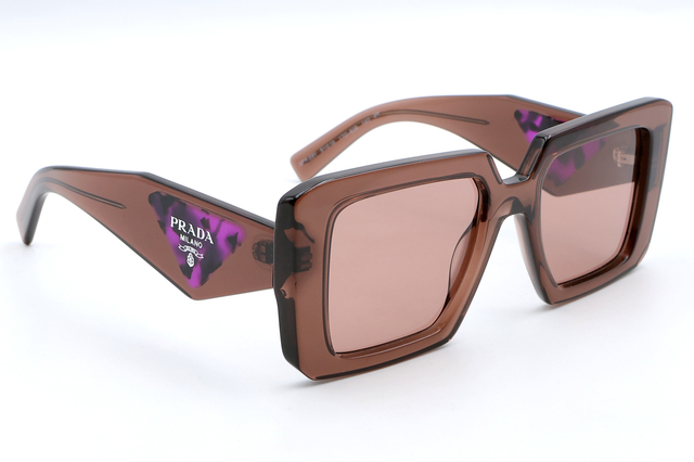 Lunettes de soleil Prada chez Eyes Optic à Narbonne