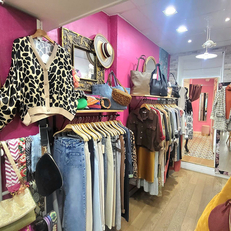 La boîte à bijoux Perpignan, tout pour la femme : vêtements, sacs, bijoux, chaussures...