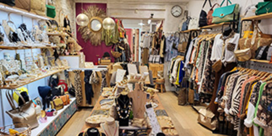 La boîte à bijoux Perpignan, tout pour la femme : vêtements, sacs, bijoux, chaussures...
