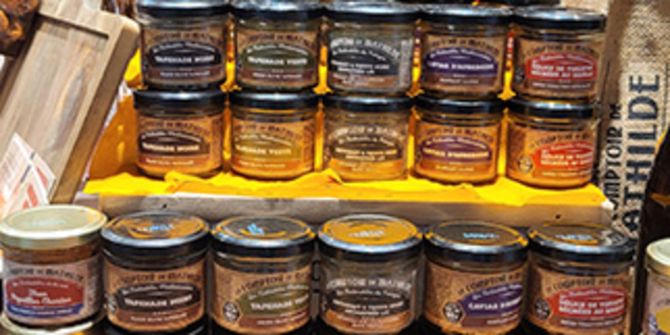 Comptoir de Mathilde Claira Peprignan : produits gourmands, chocolats et épicerie fine.