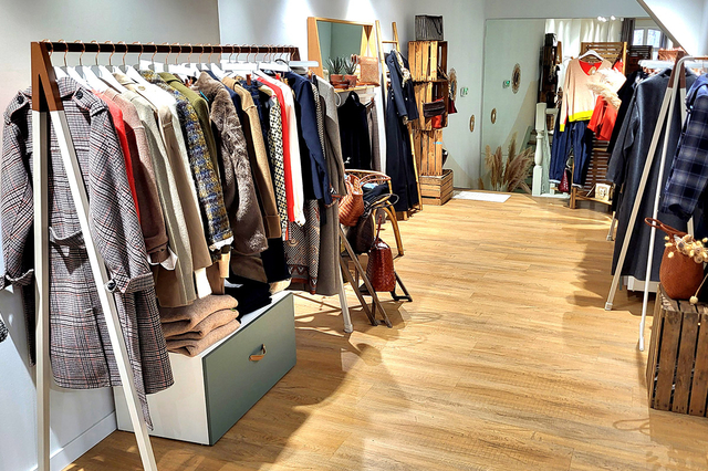 Quatre Sixième Perpignan, boutique de vêtements pour femmes, avec des marques de luxe en centre-ville.