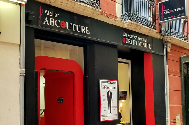 ABCouture Perpignan est un atelier de couture et de retouches dans l'univers de la confection, situé en centre-ville de Perpignan.(® SAAM D GONTIER)