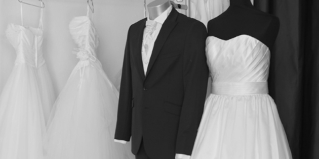 Costume Marié Perpignan dans une boutique de mariage (® SAAM-fabrice Chort)